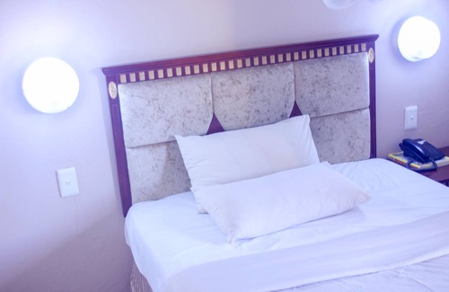 Monze Bed & Breakfast | Golden Pillow Lodge Monze