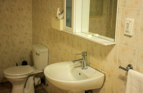 Monze Bed & Breakfast | Golden Pillow Lodge Monze