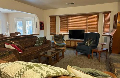 Al Tahoe House | Golden Pine Lodge