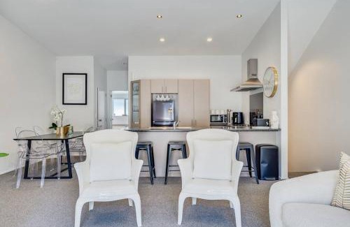 Mount Maunganui House | Golden Retreat, Central Mount Maunganui