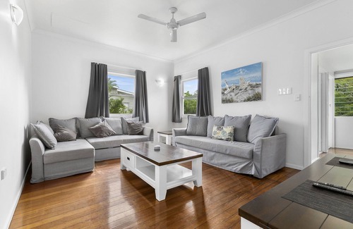 Beachmere House | Golden Sands