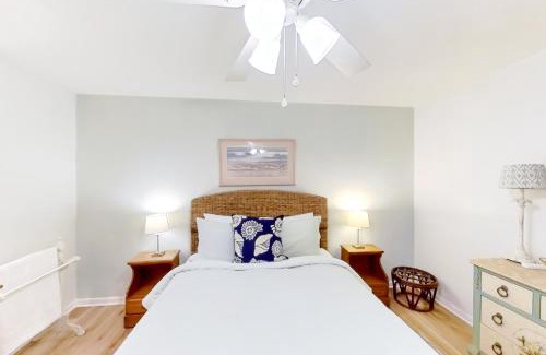 Indian Shores Apartment | Golden Shores 407