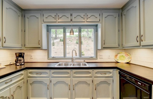 Gainesville House | Golden sunrise, big water views, and marina a hop away