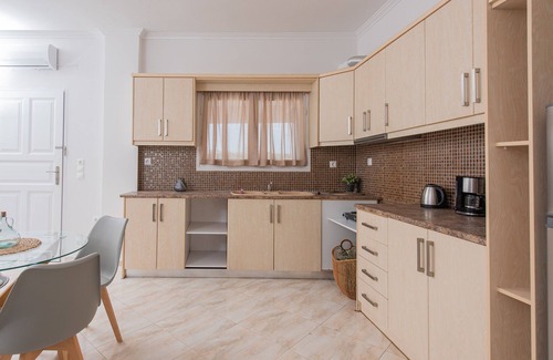 Agia Paraskevi House | Golden Sunrise Suites