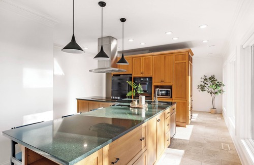 Trenton House | Golden Sunsets over Mountains- Luxury 4BR Home w/Theatre near Cloudland &Chatt