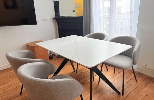 Chaillot Apartment | Golden Triangle AC by Melvane