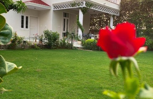 Gurugram House | Golden tulip by Private Pool farmhouse Gurgaon