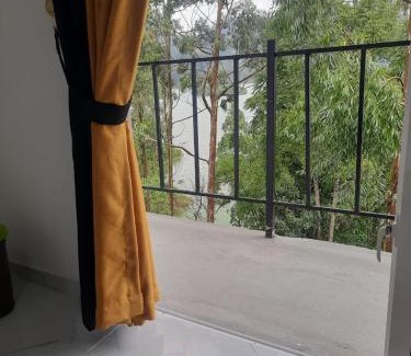 Hatton Cabin | Golden Waters Stay & Dine