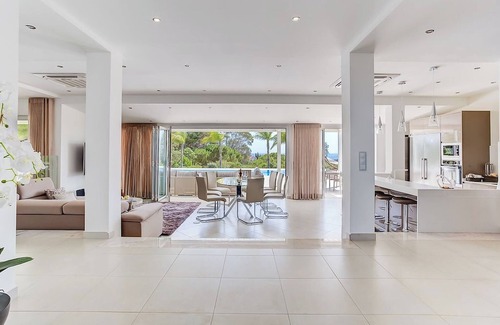 Lagoa e Carvoeiro Villa | Goldeneye Luxury 6 Bedroom Villa With Infinity Pool sea view