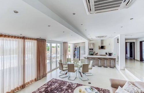 Lagoa e Carvoeiro Villa | Goldeneye Luxury 6 Bedroom Villa With Infinity Pool sea view