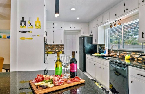 Bradenton House | GoldenVibes/BBQ/Pool/4BD/3BA/Game Room/Minigolf/Pickleball.