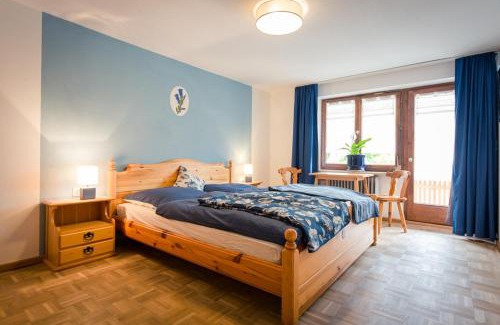 Zaumberg Bed & Breakfast | Goldiger Hirsch by Alpino STAY