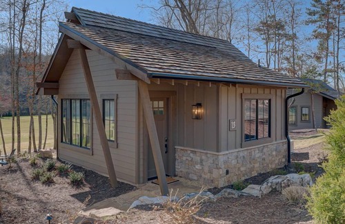 Mineral Bluff Cottage | Golf and Riverfront Cottage | King Bed | Group Availability