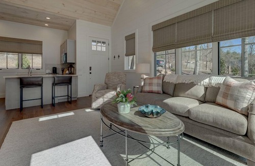 Mineral Bluff Cottage | Golf and Riverfront Cottage | King Bed | Group Availability