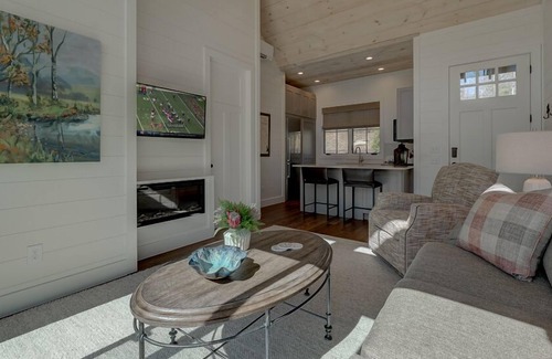 Mineral Bluff Cottage | Golf and Riverfront Cottage | King Bed | Group Availability