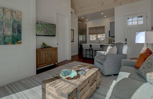 Mineral Bluff Cottage | Golf and Riverfront Cottage | King Bed | Group Availability