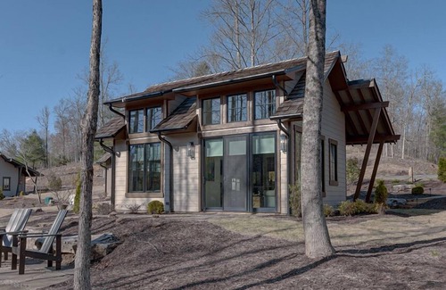 Mineral Bluff Cottage | Golf and Riverfront Cottage | King Bed | Group Availability