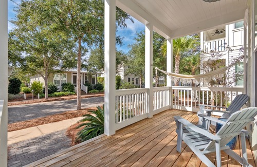 Greenway Park House | Golf Cart ☀️ Beach Chairs, Community Pool, Gated Community ☀️