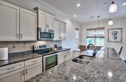 Villa Lago House | Golf Cart ☀️ *Heated Pool | Golf Course Lake View | Massive Master Suite ☀️ Beach Chairs