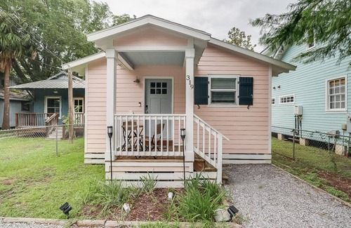 Old Town Cottage | Golf Cart included with property!