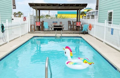 Port Aransas House | Golf Cart Walk to Beach Pool Pets Floor BR