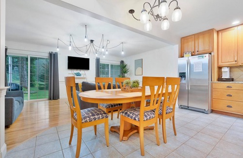 Old Orchard Beach House | Golf & Coast Getaway – 3BR Tranquil Retreat