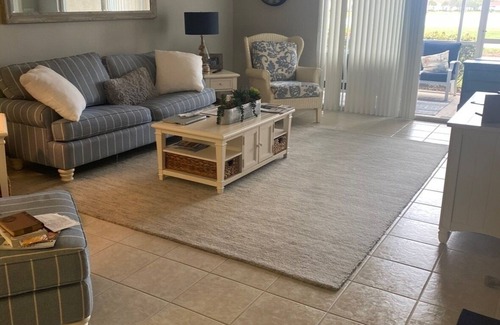 Naples Condo | Golf Course and 10 minutes to Beach