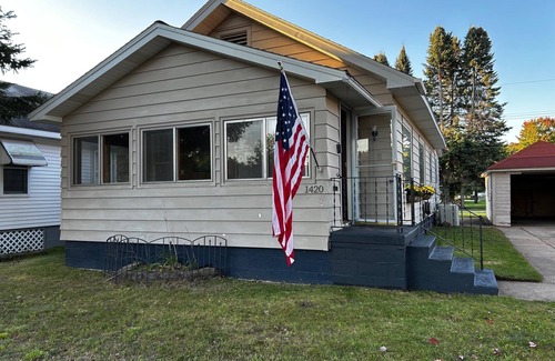 Iron Mountain House | Golf Course Bungalow