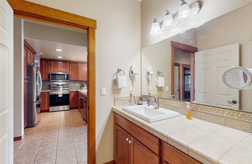 Orondo House | Golf course condo with furnished patio - walk to dining