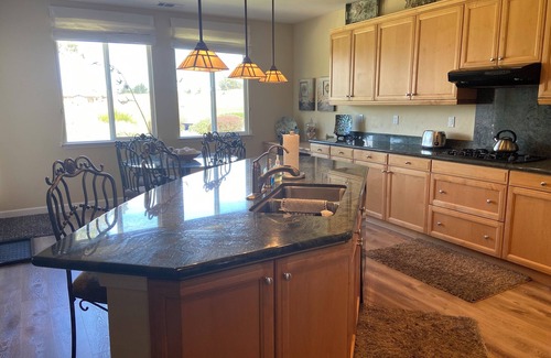 Callender House | Golf course & ocean view in gated community