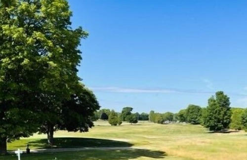 Baileys Harbor Condo | Golf course views - Max Villa
