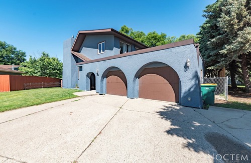 Bismarck House | Golf course view!