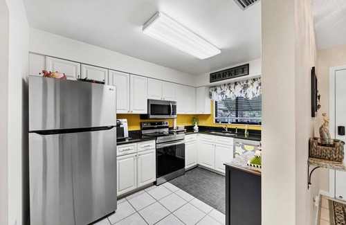 The Meadows Condo | Golf Course View Vacation Oasis in The Meadows