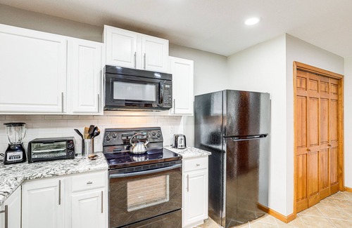 Mountain Air Condo | Golf Course Views: Condo in Blue Ridge Mountains!