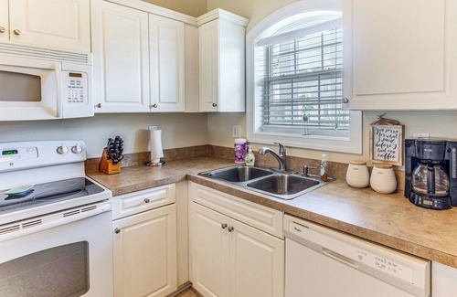 Little River Condo | Golf Getaway by Casino, Dolphin Cruises + Beach!