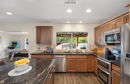 La Paz At Desert Springs House | Golf & Kierland Escape Pool + Dog-Friendly Yard