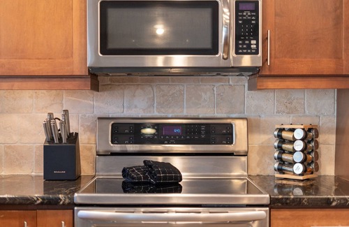 La Paz At Desert Springs House | Golf & Kierland Escape Pool + Dog-Friendly Yard