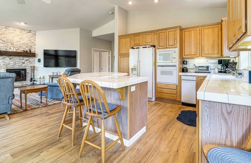 Whitehawk House | Golf & Mountain Views - Retreat in Clio