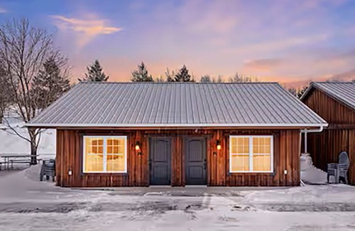 Tully Cabin | Golf, Outdoor Bar, Restaurant - The Rustic Retreat