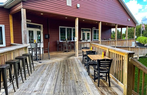 Tully Cabin | Golf, Outdoor Bar, Restaurant - The PinecrestCabin