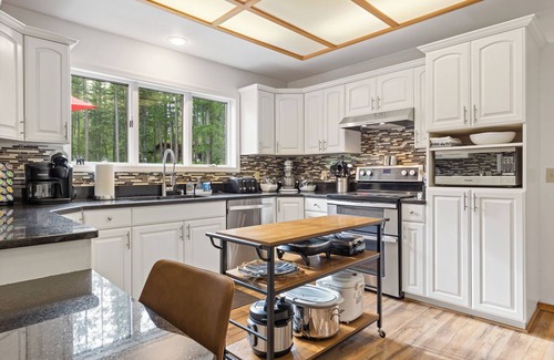Columbia Falls House | Golf Resort Home - Hot Tub- Minutes To Glacier National Park & Whitefish