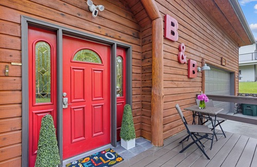 Columbia Falls House | Golf Resort Home - Hot Tub- Minutes To Glacier National Park & Whitefish