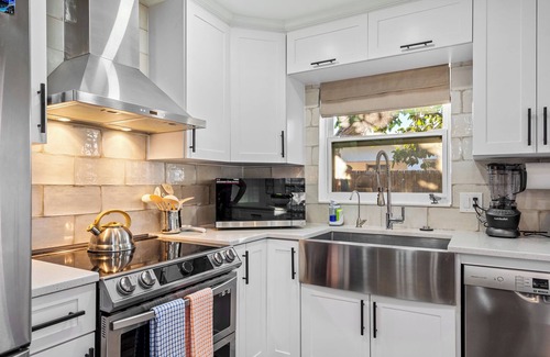 Palm Springs House | Golf, Sauna, Cold Plunge, Pool, Hot Tub & Theater