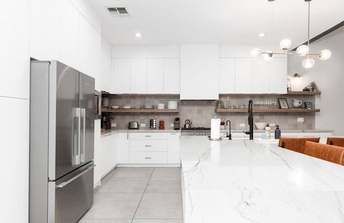 Southwest Village House | Golf Sim, Billiards, Pool/Hottub-walk to Old Town!