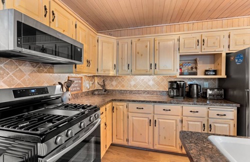 Danbury House | Golf UTV 4 Kings in Voyager Village on airstrip