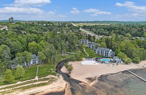 Acme Condo | ⛳ Golf View Retreat @ Grand Traverse Resort | 2 King Suites + Loft + Champagne Welcome ➠ 5569