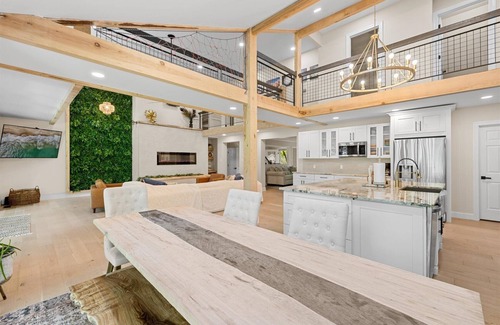 Berlin House | Golfer & Beach Paradise! 5 bedroom home-Ping Pong Table-EV Charger-Wild Horses!