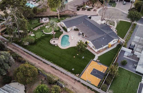 South Scottsdale Villa | Golfer's Dream- chipping, putting, bunkers and more!