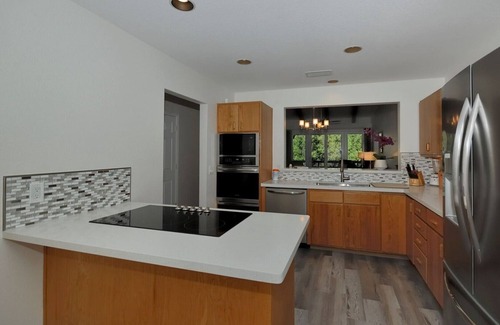 Oak Creek House | Golfer's Paradise on 7th Tee-Fantastic MT. Views-1600 feet-Spacious Comfortable!