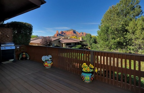 Oak Creek House | Golfer's Paradise on 7th Tee-Fantastic MT. Views-1600 feet-Spacious Comfortable!
